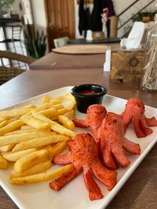 Сосиски-осьминожки с картофелем фри