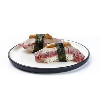 Nigiris de solomillo de ternera flambeado con foie