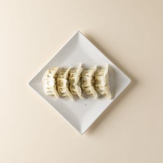 **Gyoza De Pollo Con Masa Fina (5 Uds.)
