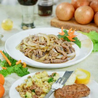 54. Ternera Con Cebolla