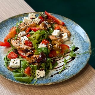 Теплий салат з куркою  (280 г)