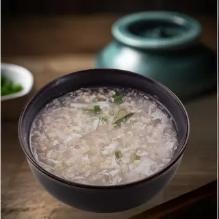 Sopa de Nido de Golondrinas con Pollo