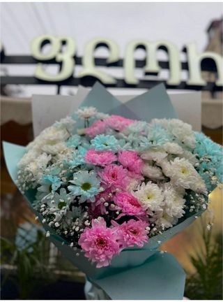 პიონის სტილის სპრეი ვარდები