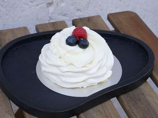 Meringue Berries