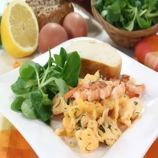 huevos revueltos con gambas
