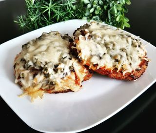 Schab po zbójnicku z boczkiem