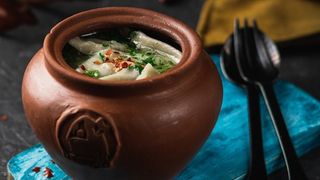 ხორცის პელმენი ბულიონის წვენში