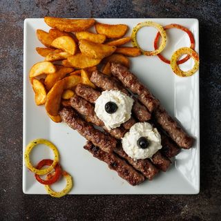 10 ćevapa na kajmaku