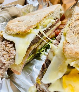 Prego Especial no Bolo do Caco