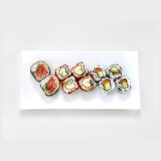 Maki sushi moriawase. 10p