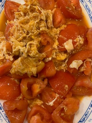 40. Пържени яйца и домати (500г)