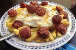 Huevos Rotos Con Chorizo