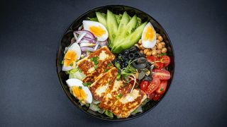 "Grecka" z grillowanym Halloumi