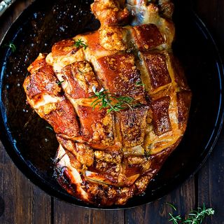 LACÓN ASADO (350 gr)CON PATATAS PANADERA 