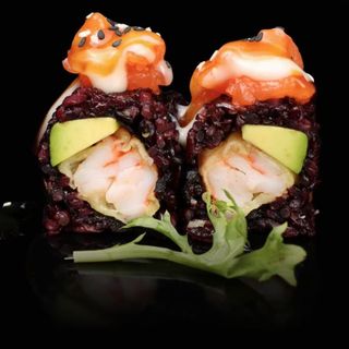 152-black roll de famba aguacate y salmon