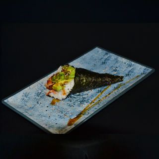 Temaki de Anguila y Aguacate