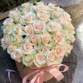 Boite des roses blanches 