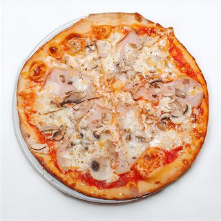 Pizza Capricciosa + Coca-Cola