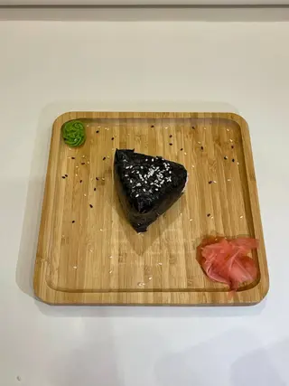 Losos onigiri