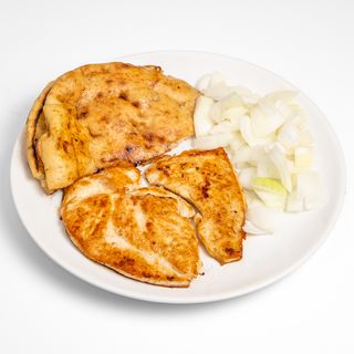 Grill piletina, pomfrit, kruh