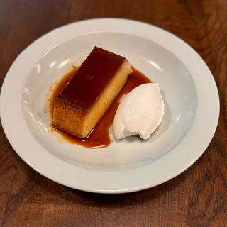 Flan casero con nata