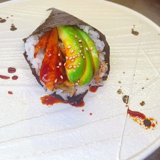 Temaki de anguila con aguacate (1 ud.)
