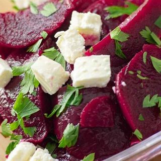 SALATA DE SFECLA ROSIE CU HREAN