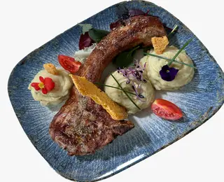 Cotlet de porc cu os și piure de cartofi ( 450g )