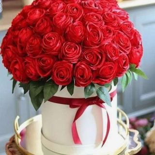 Boite de fleurs rouges 