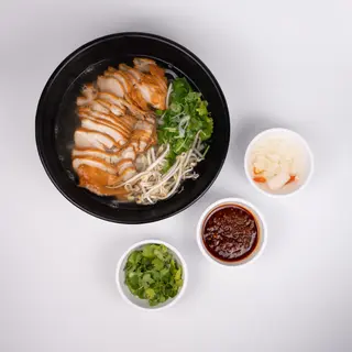Zupa Pho z kuczakiem grillowanym