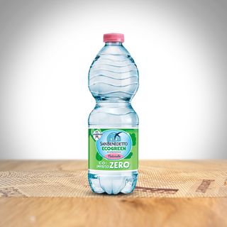 Acqua naturale