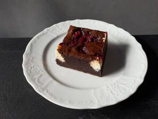 Десерт Брауні з вишнею (150g)