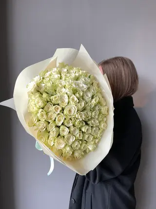 101 троянда "White Athena"