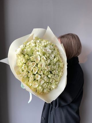 101 троянда "White Athena"