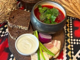 Борщ з томленою телятиною