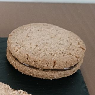 Biscotti nocciola con cioccolato fondente 
