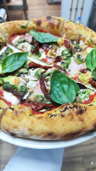 La Pizza De La Casa (33 Cm.)