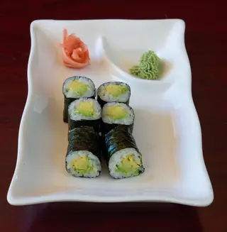 472A. Maki de aguacate (6 piezas)