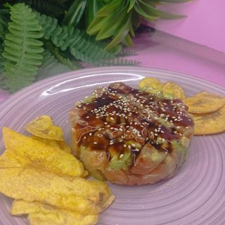 Tartar de salmón (Salmon tartar)