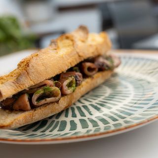 B. Chipirones a la Plancha