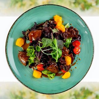 Салат з качиною печінкою та м'яким манго (180г)