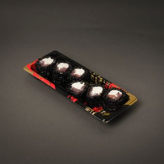 Черный ролл тунец