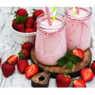 Гаряча Полунично-молочна кава 500 мл