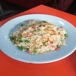 24. Arroz frito tres delicias
