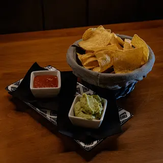 Tortillas Chips con Salsa Piccante