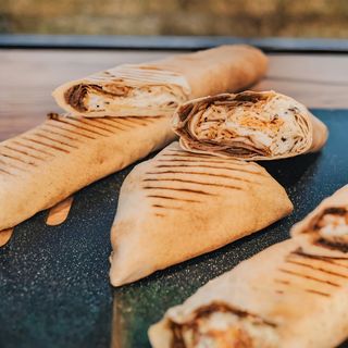 Rollo King House z serem