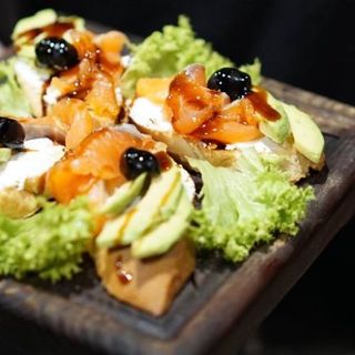 Брускетта авокадо, лосось і сир Фета (160г)