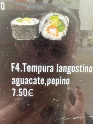 Futo Maki De Tempura Langostino Con Aguacate Y Pepino (8 Pzs.)