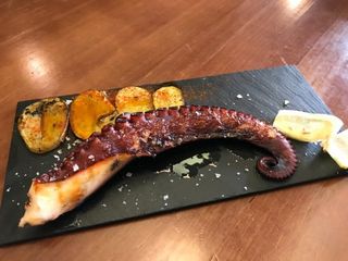 Pulpo A La Brasa