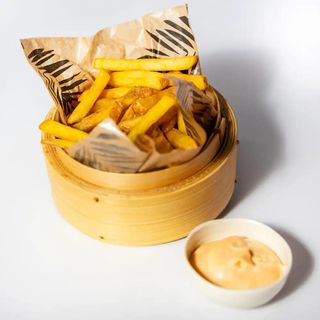 FRYTKI Z CHILLI MAJO